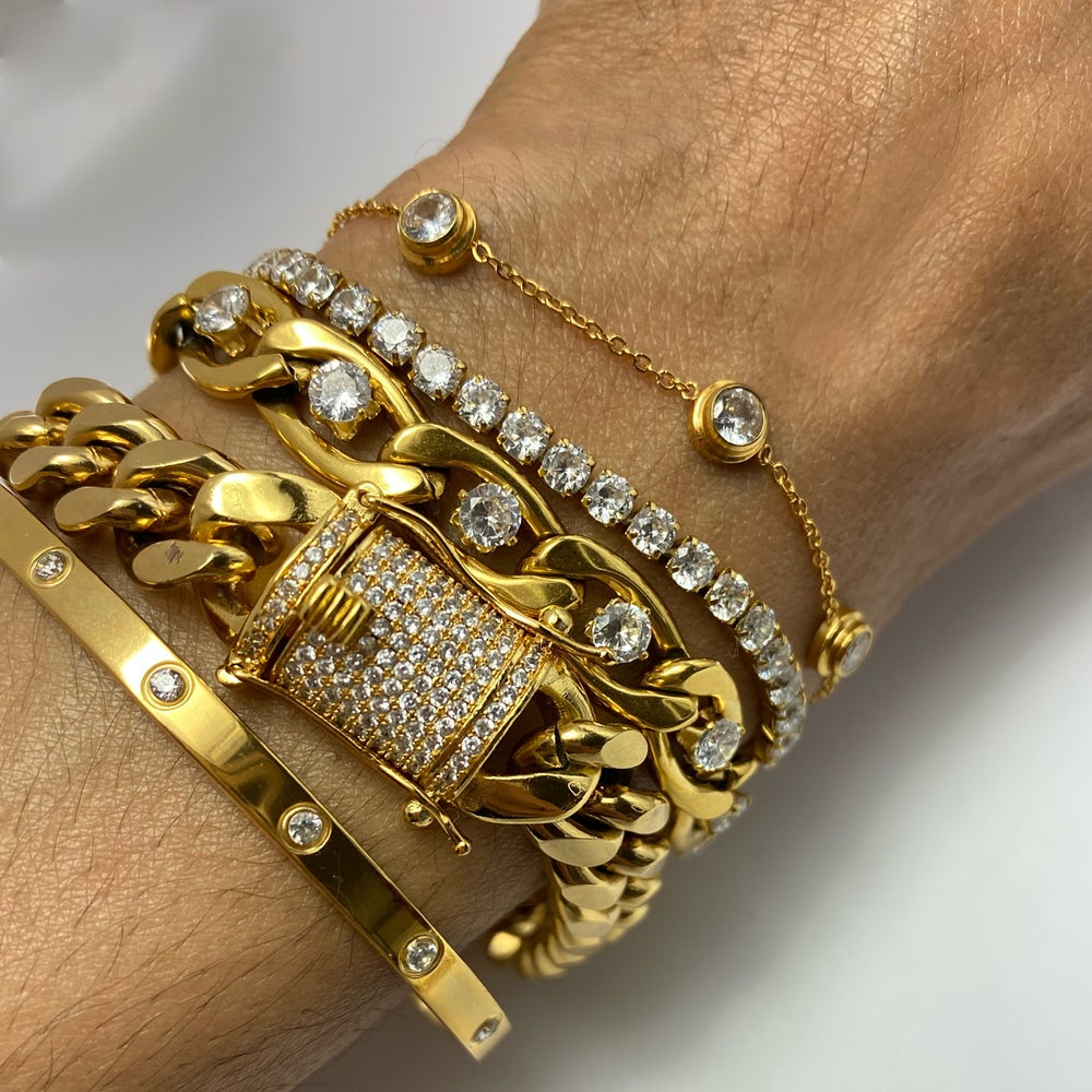 Toggle tennis bracelet